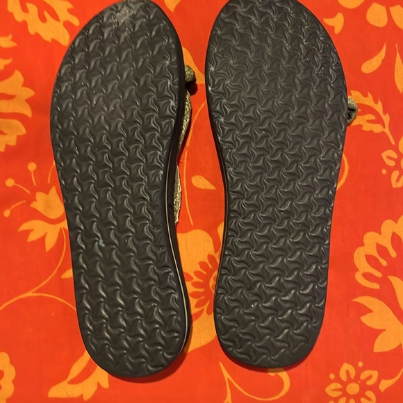 Teva flip flops 8W - Picture 2 of 3